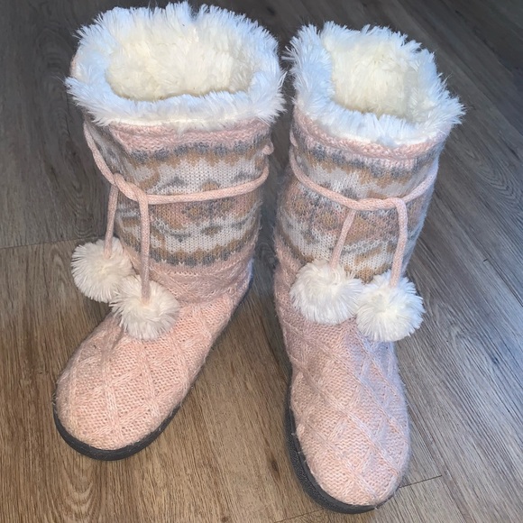 Muk Luks Shoes - Muk Luks light pink pompoms winter print 7